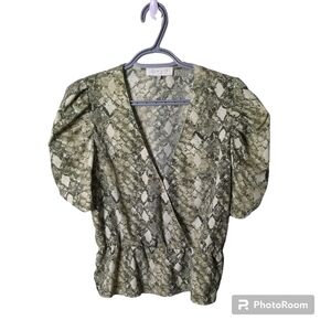WAYF‎ Snakeskin Print Peplum Blouse Size Small Puff Sleeves